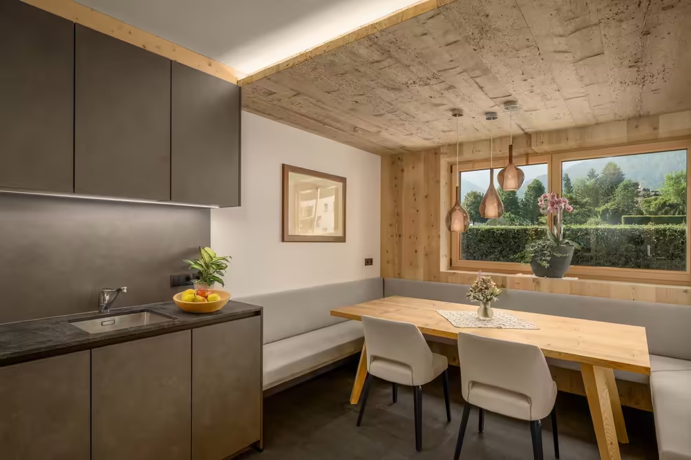 Küche mit Essplatz in einem Apartment (Platzhalter, Foto folgt)