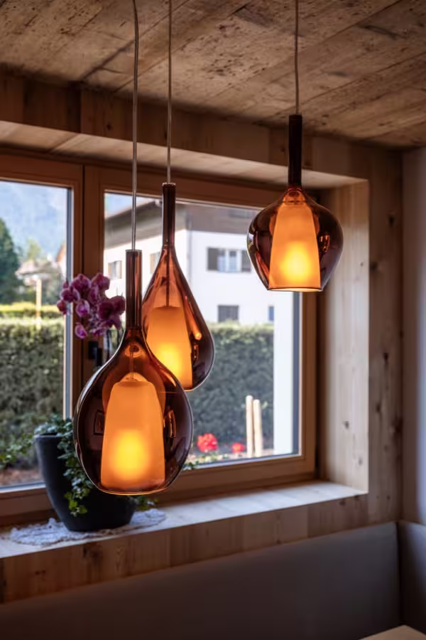 Lampen am Fenster (Platzhalter, Foto folgt) Lampen am Fenster (Platzhalter, Foto folgt)